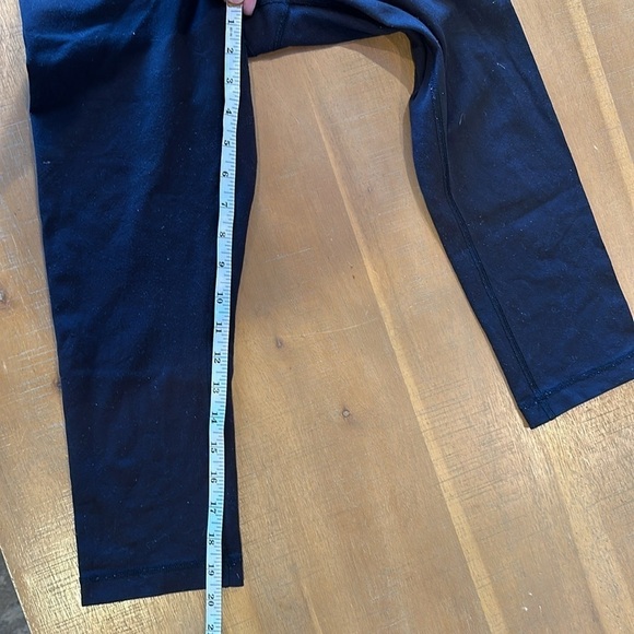 Lululemon capris black size 4 - Picture 8 of 9